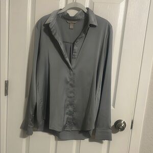 H&M Gray Dress Shirt with Long Sleeves and Relaxed Fit